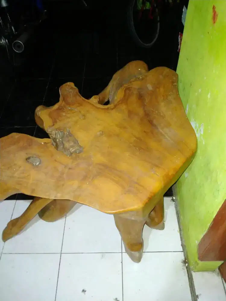 Meja antik akar jati