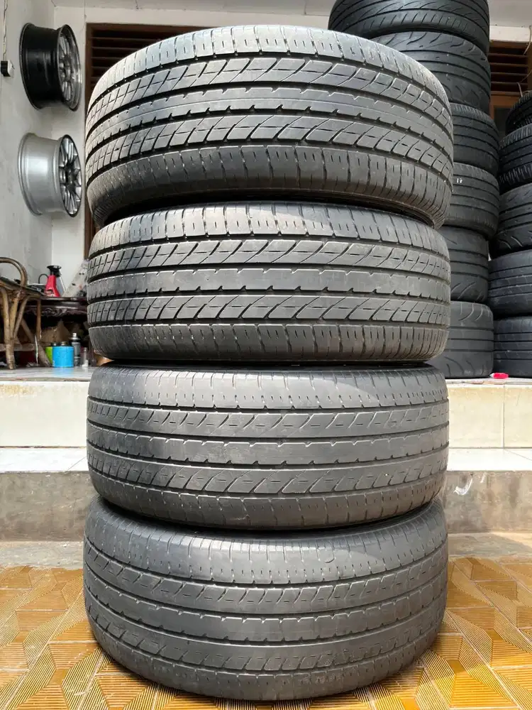 Ban Toyo Tranpath  235 50 r18  4Pcs