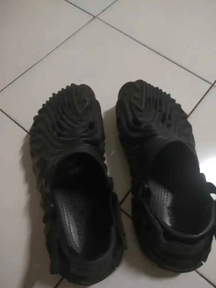 Sepatu sandal crocs