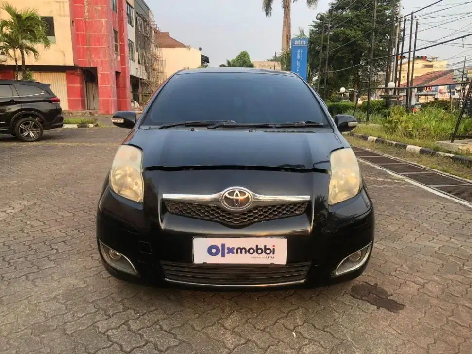 LOW DP Toyota Yaris 1.5 S Limited Bensin-AT 2011 WUN