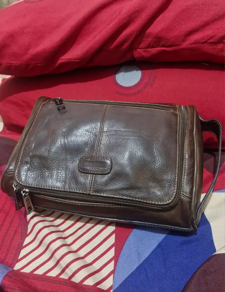 Preloved pouch fossil original kulit asli. Istimewa