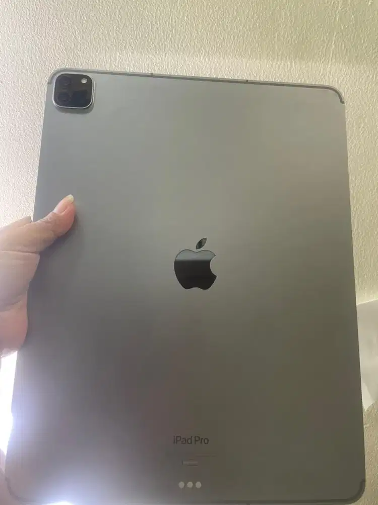 bismillah di jual ipad pro 12,9 inci , 128 gb , gen 6 m2 , ibox
