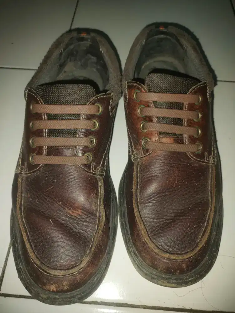 Sepatu kulit clark pria