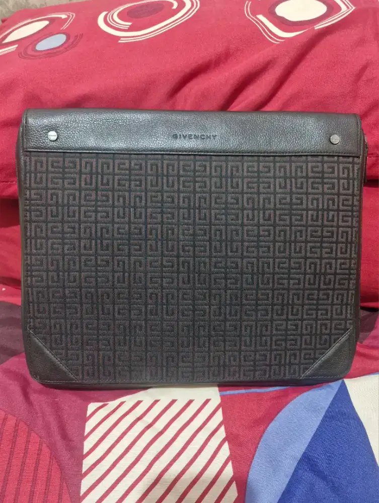 Preloved clutch givenchy original, Cocok buat tab & dokumen penting