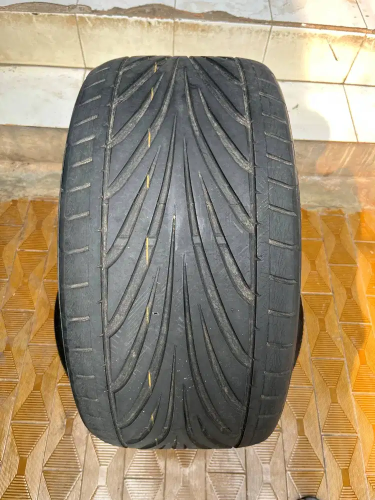 Ban Toyo Proxes T1R  285 30 r20  1Pcs