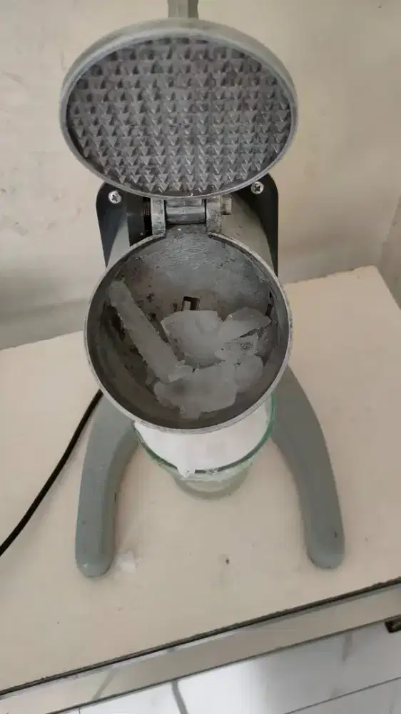 Peralatan Es Salju