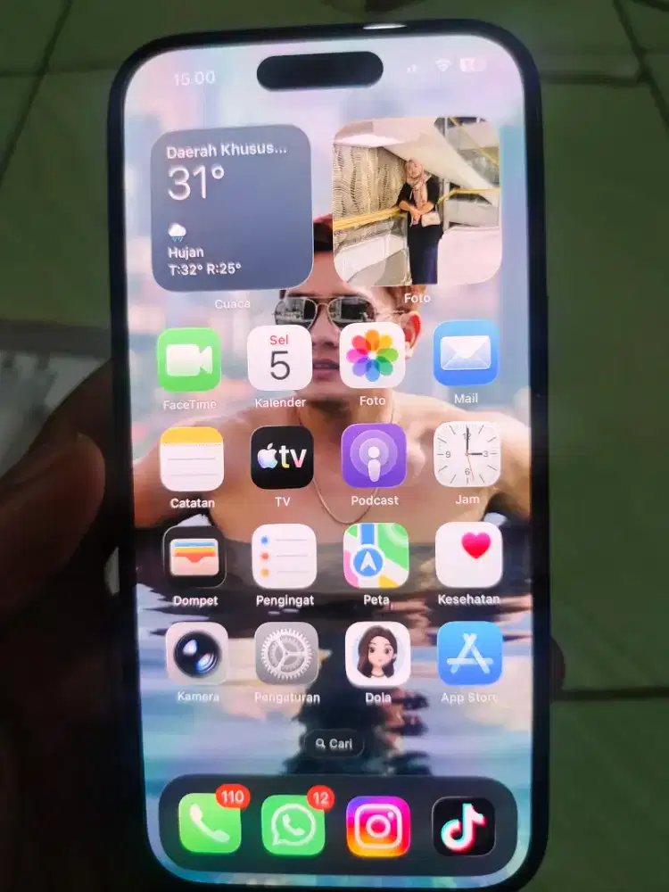 Handphone 15 , 128 GB