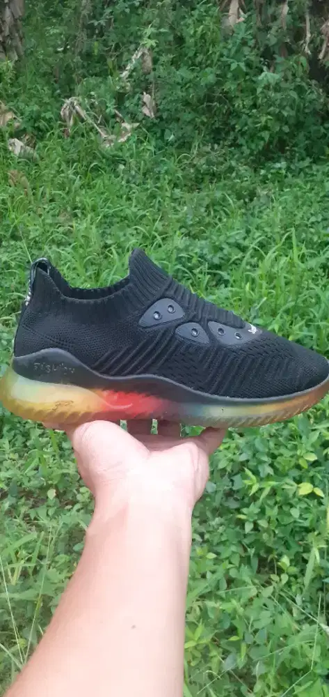 Sepatu superme bekas