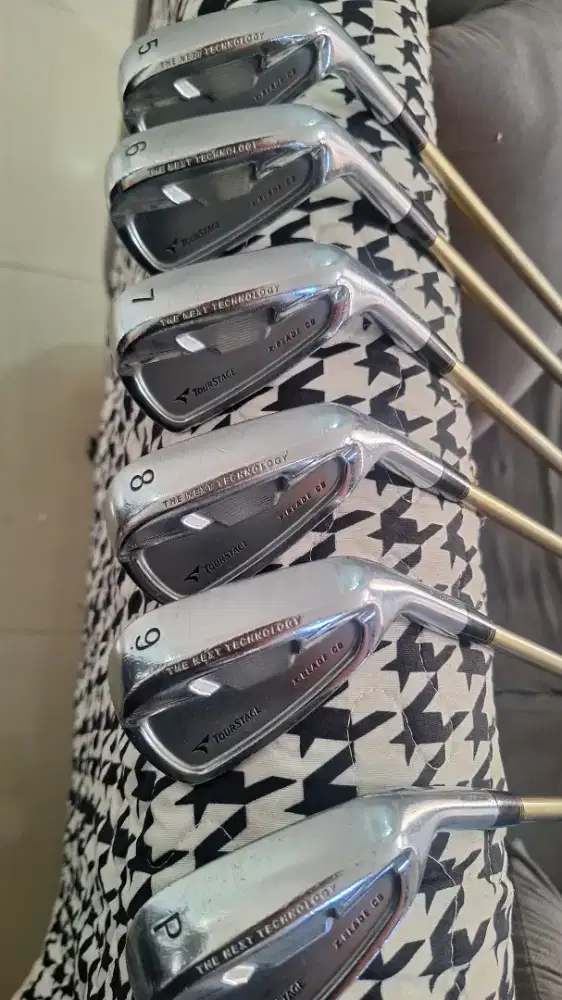 Iron set tourstage 5-P graph flex stiff