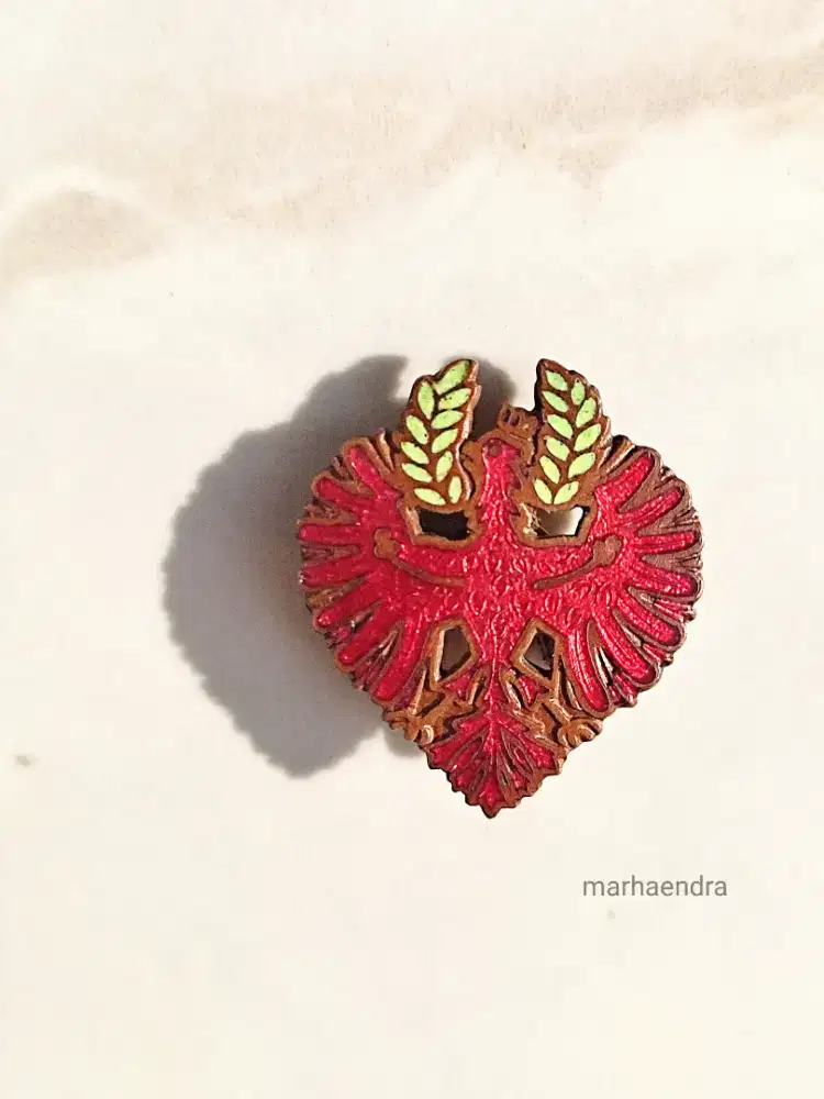 Pin enamel eropa vintage jadul antik