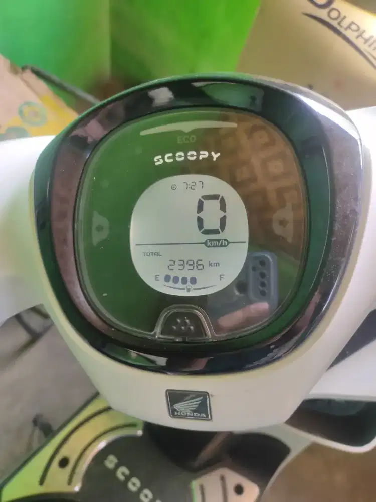 Honda scoopy prestige white