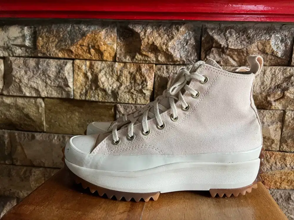 Sepatu boots Converse