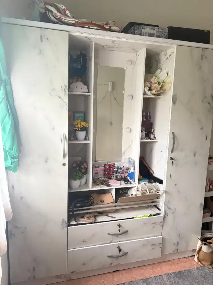 Lemari 3 pintu motif marble estetik