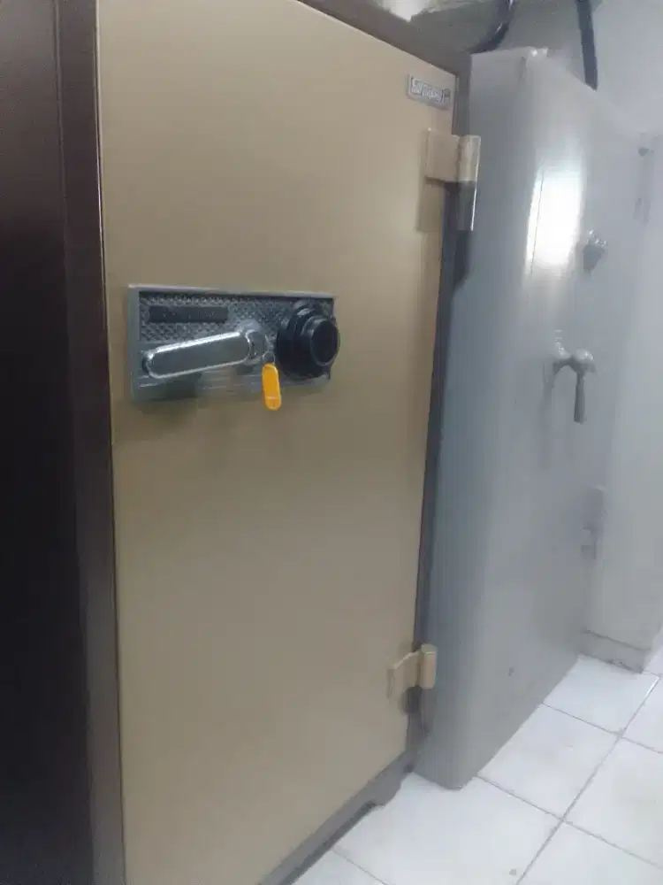 Jual brankas untuk keamanan dokumen penting anda