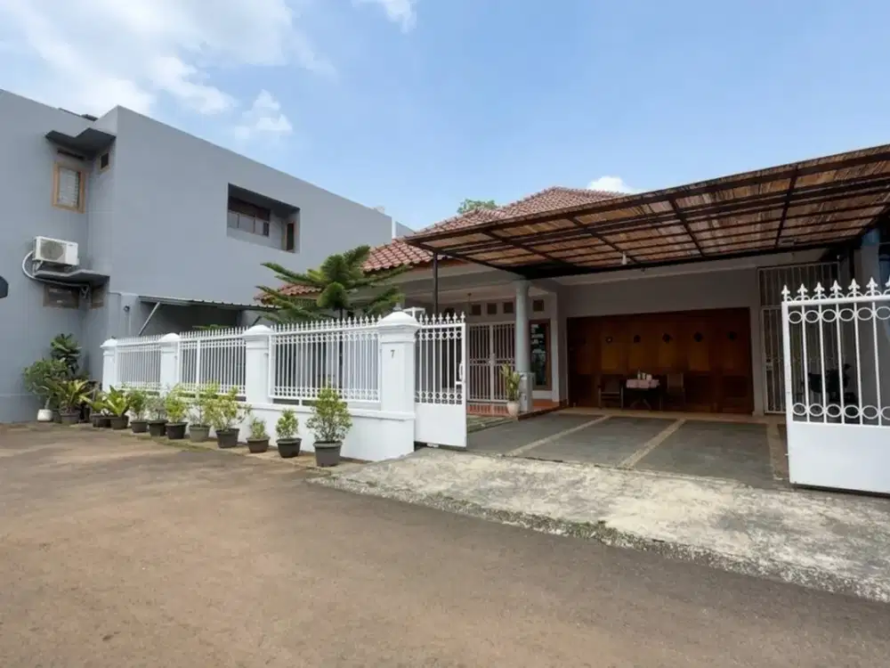 Old Money House Full Furnish di Ciputat dekat UIN Syarif H