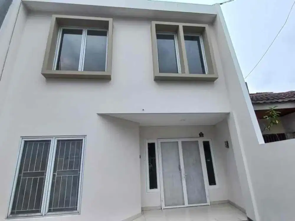 DIJUAL RUMAH 2,5 LANTAI BARU TERENOVASI DI TAMAN SURYA 2