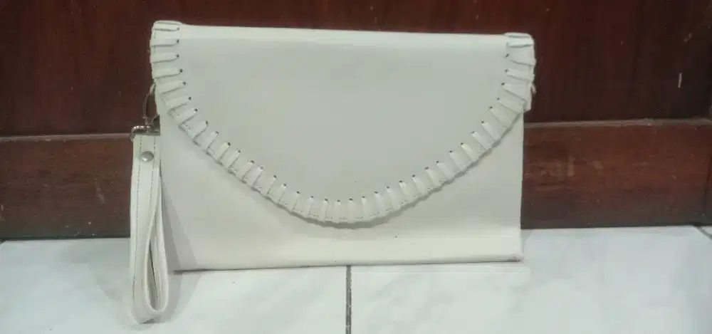 Clutch Putih Wanita