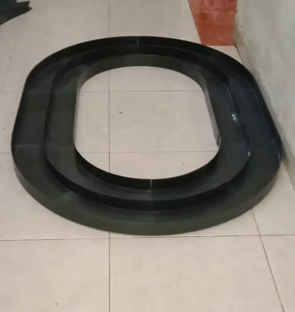 Jalanan Tamiya 2 trak. 1 set oval warna hitam.