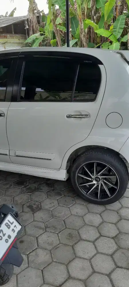 Daihatsu Sirion 2015