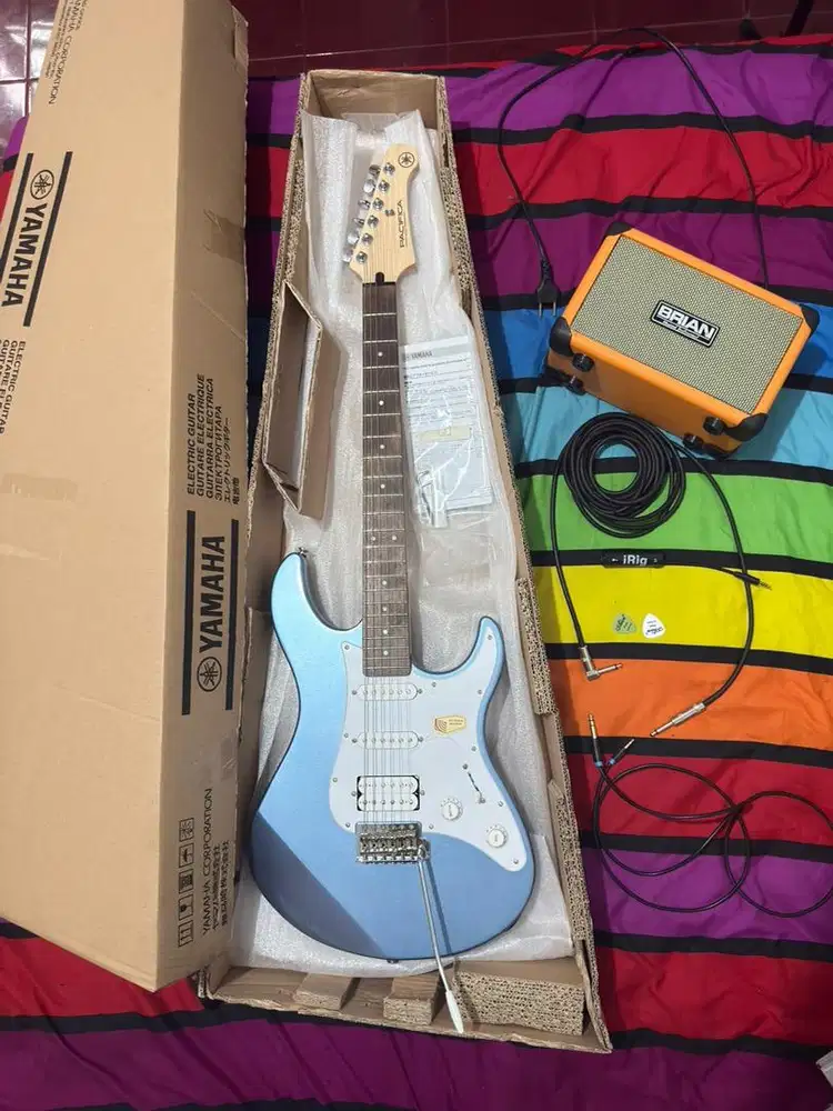 Gitar Elektrik Yamaha Pacifica 112j Blue