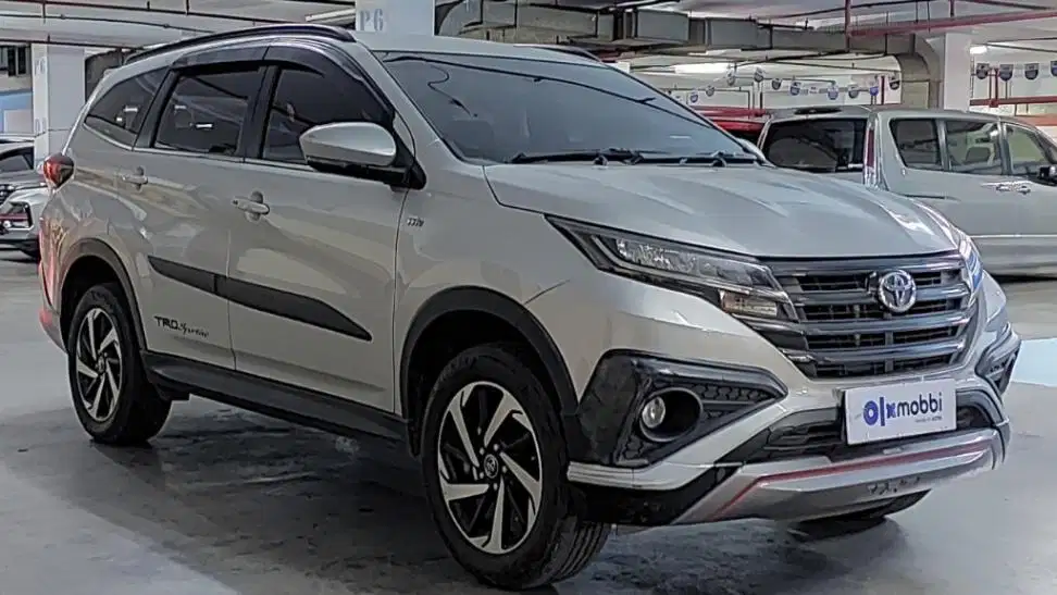 TDP 10JT, Toyota Rush 1.5 TRD Sportivo Bensin-AT Silver 2018