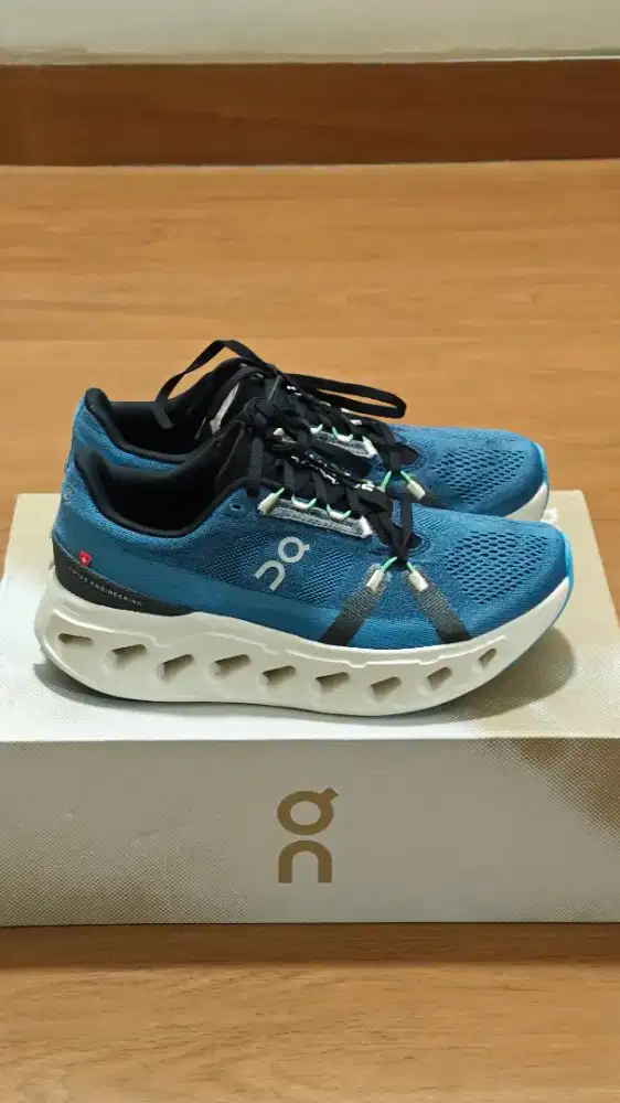 Sepatu On Cloud Eclipse US8 EU41