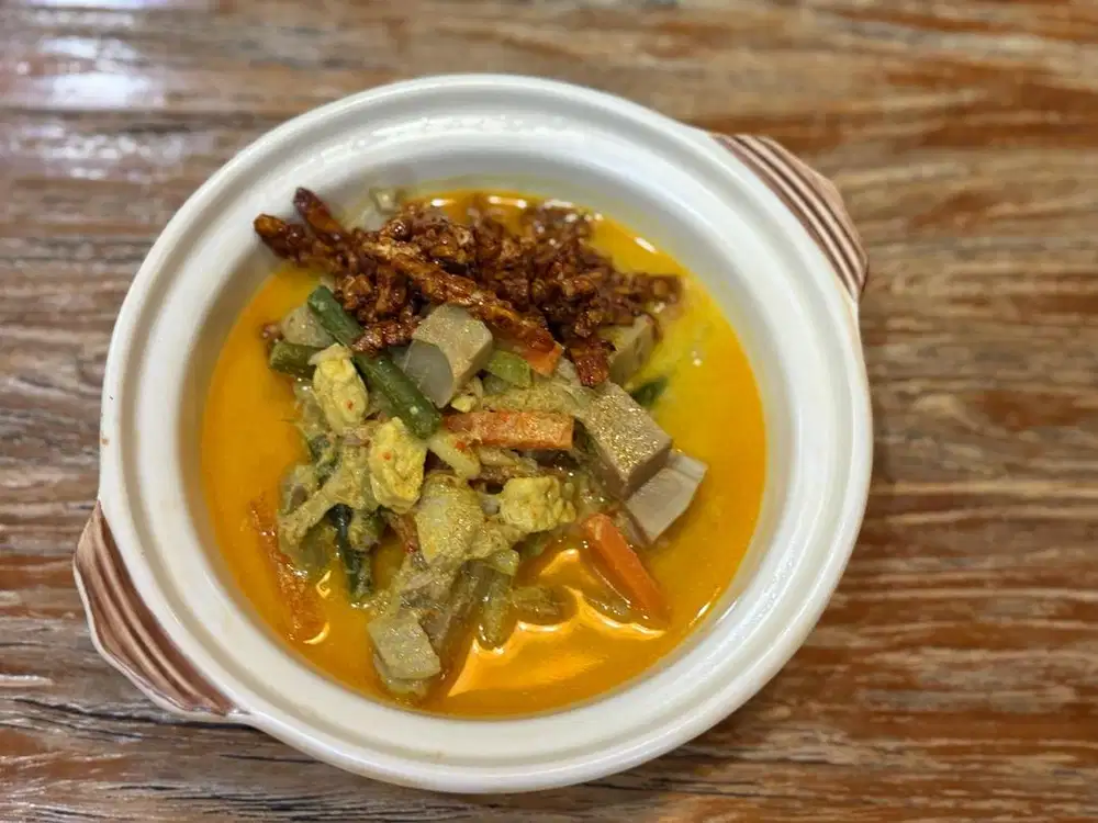Dicari cook helper yang pengalaman masak, sopan rapi bersih