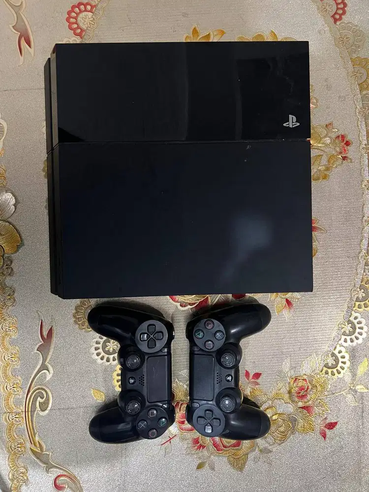 [DIJUAL] PS4 Fat Jet Black 500 GB NEGO TIPIS