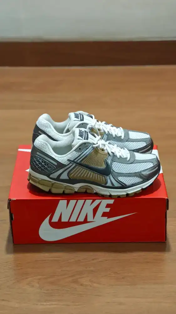 Nike Zoom Vomero 5 UK7,5 EUR42