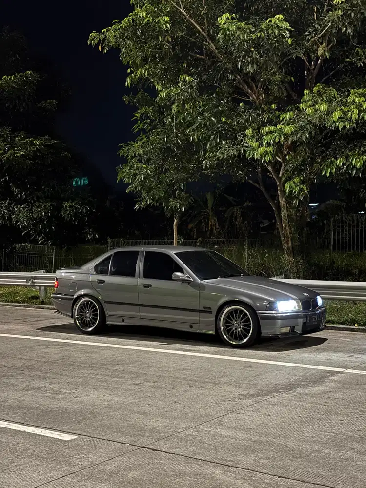 BMW 318i 1993 Bensin