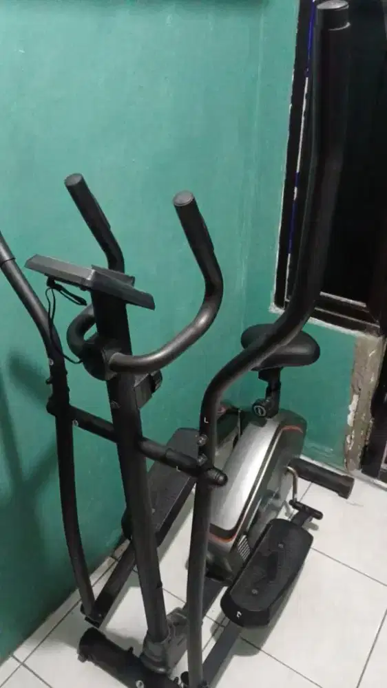 Alat olahraga tredmil manual