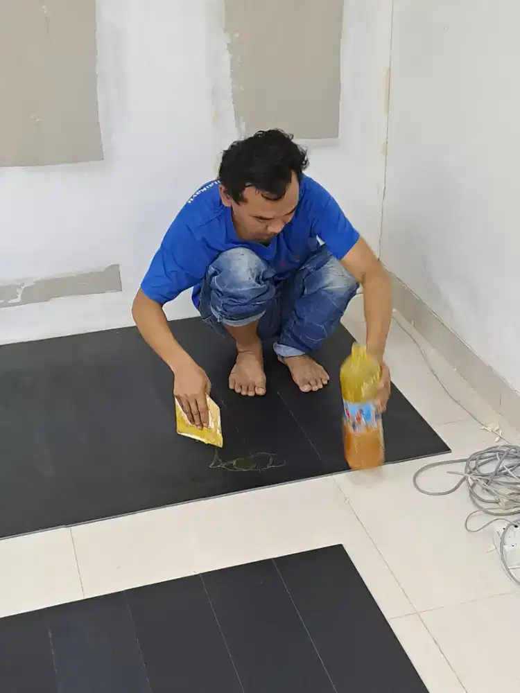 Lantai vinyl TERPASANG