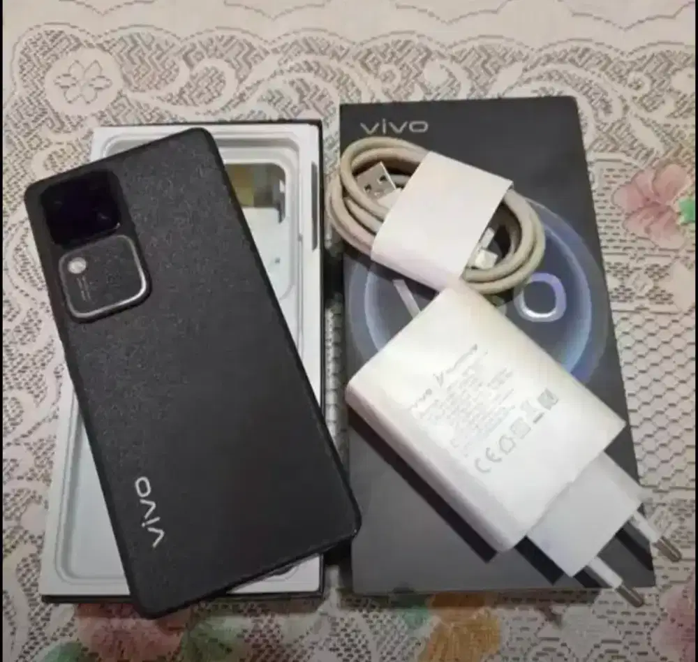 Vivo v30 12/512 Like new