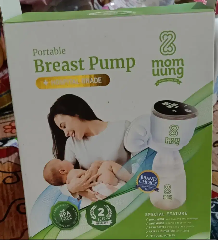 Breast pump mom uung