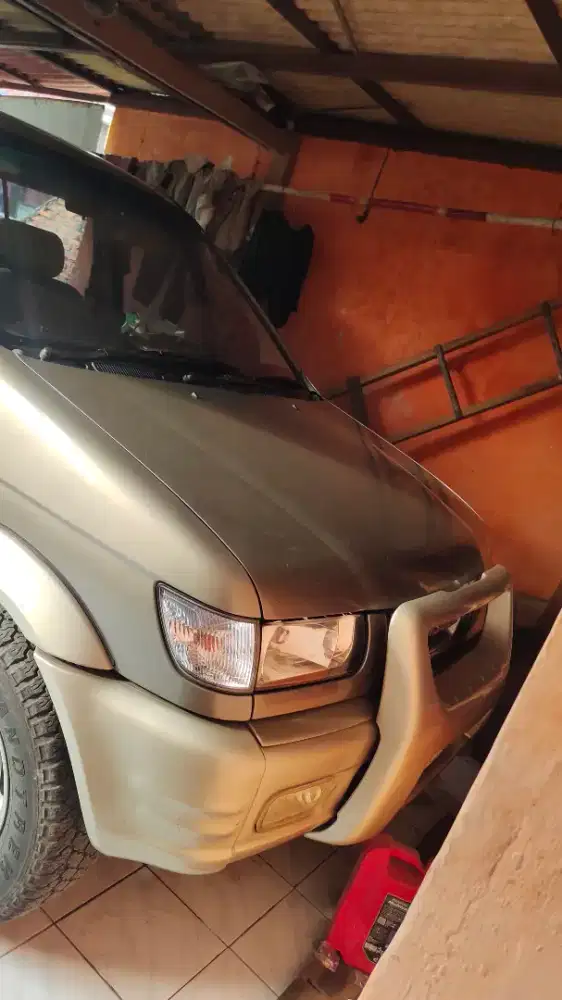 Isuzu Panther Touring 2002
