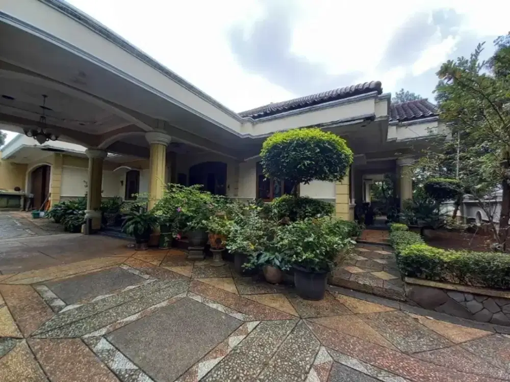 Villa Klasik di Wisma Prasetya Raya Banyumanik