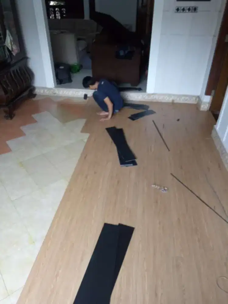 Lantai vinyl TERPASANG