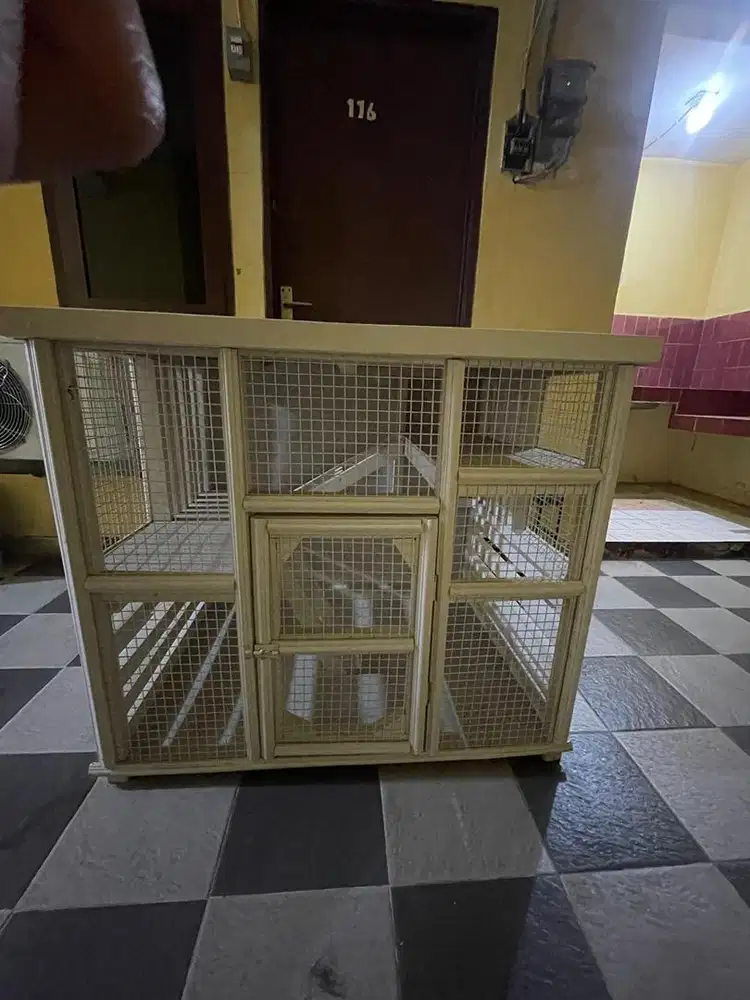 Kandang Kayu Serbaguna
