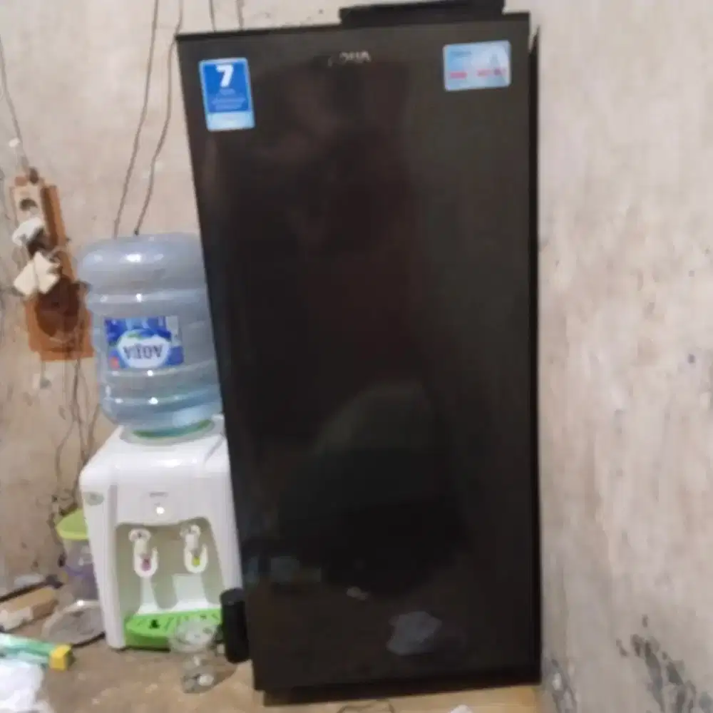 Di jual kulkas aqua masih bagus belum lama beli