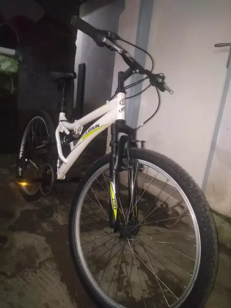 di jual udh ga di pake , nego di tempat