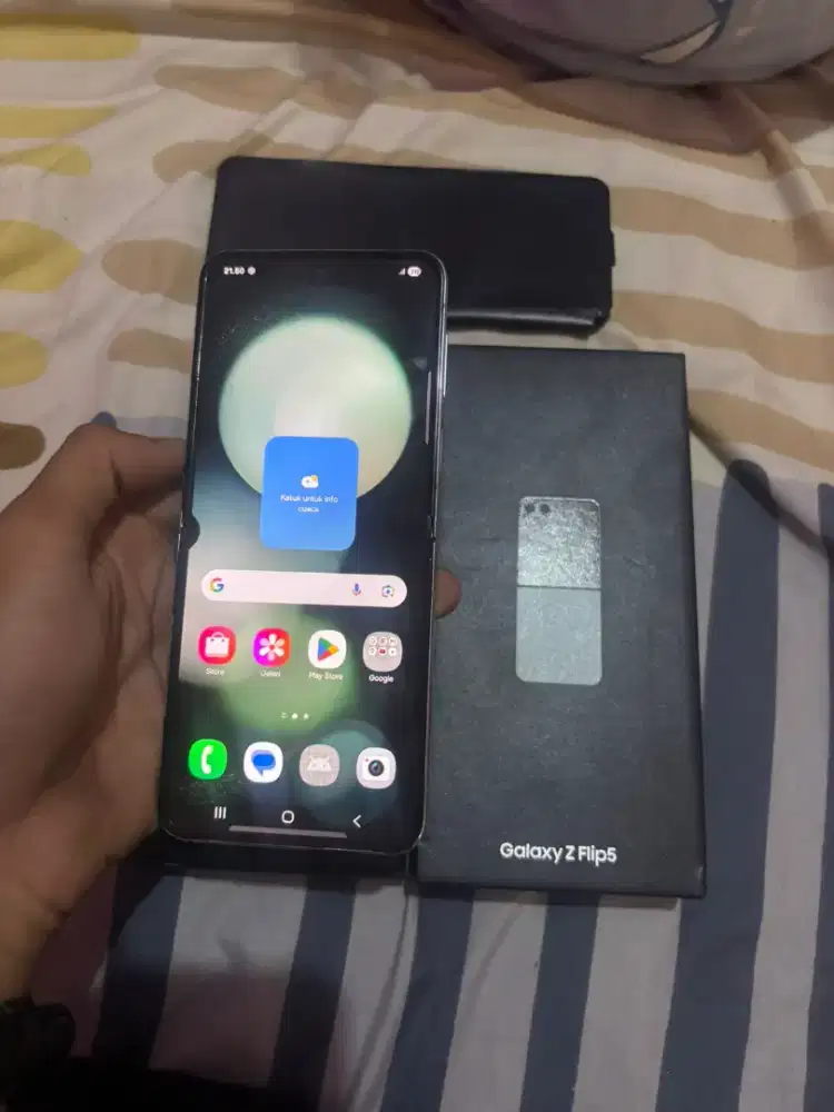 SAMSUNG Z FLIP 5 
RAM 8/256 GB
FULLSET
MINUS TOMPEL
SELEBIH NYA NORMAL