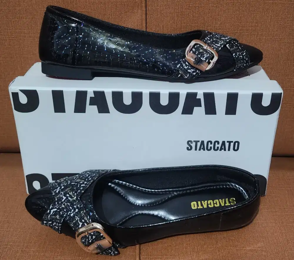 Sepatu Staccato Hitam Glitter