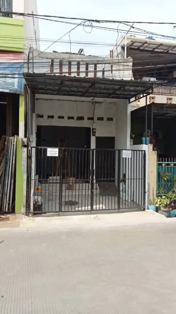 DIKONTRAKAN RUMAH AREA STRATEGIS DEPAN JALAN UTAMA