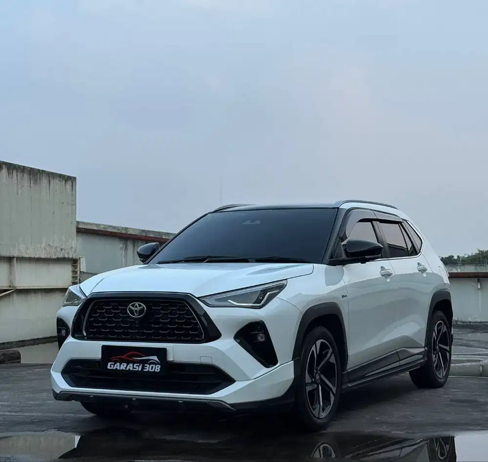 Toyota Yaris Cross 1.5 S GR Hybrid TSS CVT 2023 Putih Kilometer 38 rb