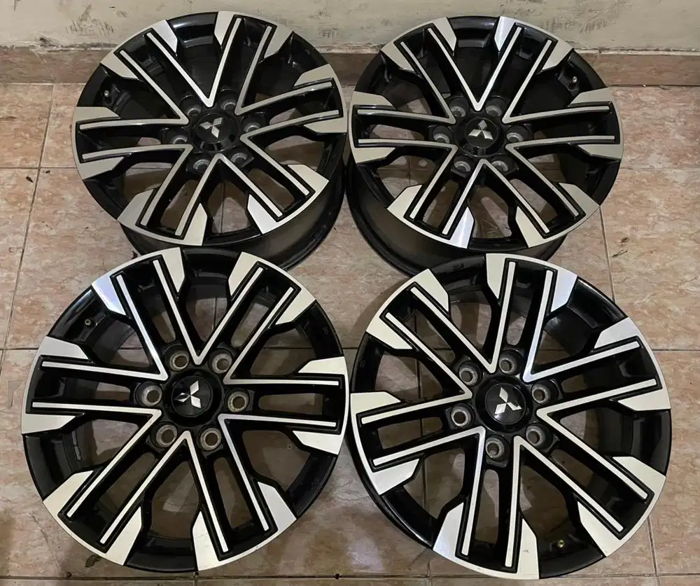 Velg pajero facellif R18