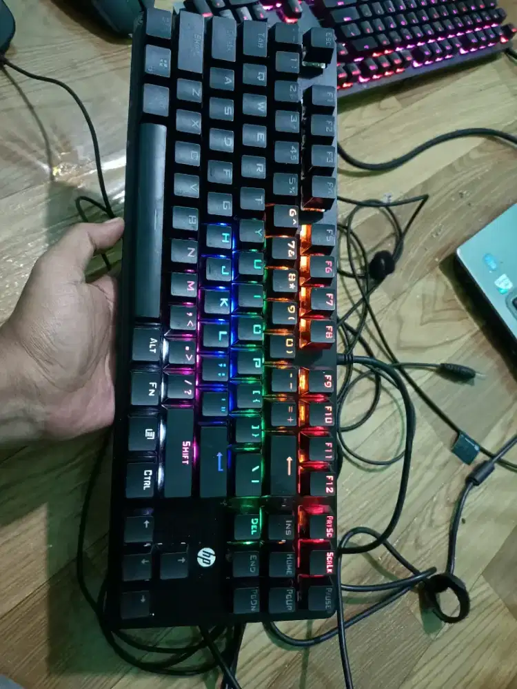 Keyboard mechanical HP GK200 dan mouse Steel Rival 300
