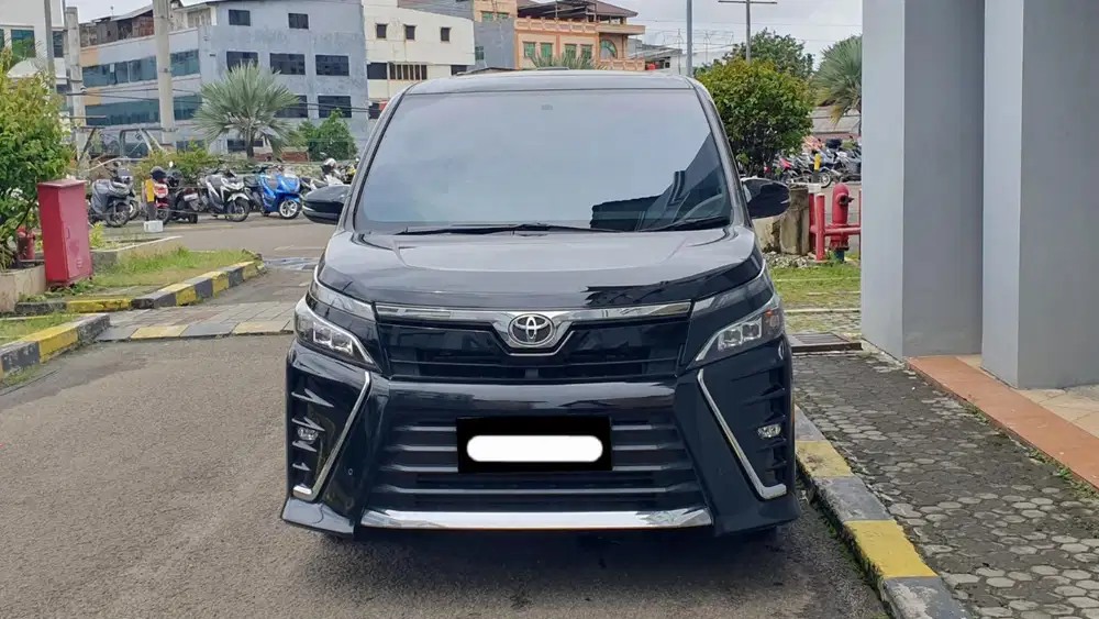 Toyota voxy 2018 hitam sunroof