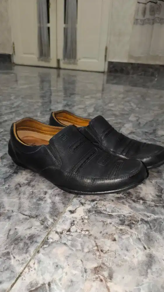 Sepatu casual Gats