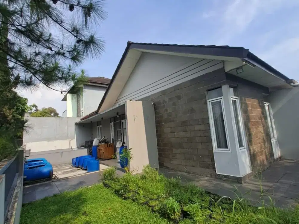 rumah di holis  dekat mall miko dan sekolah dan tol