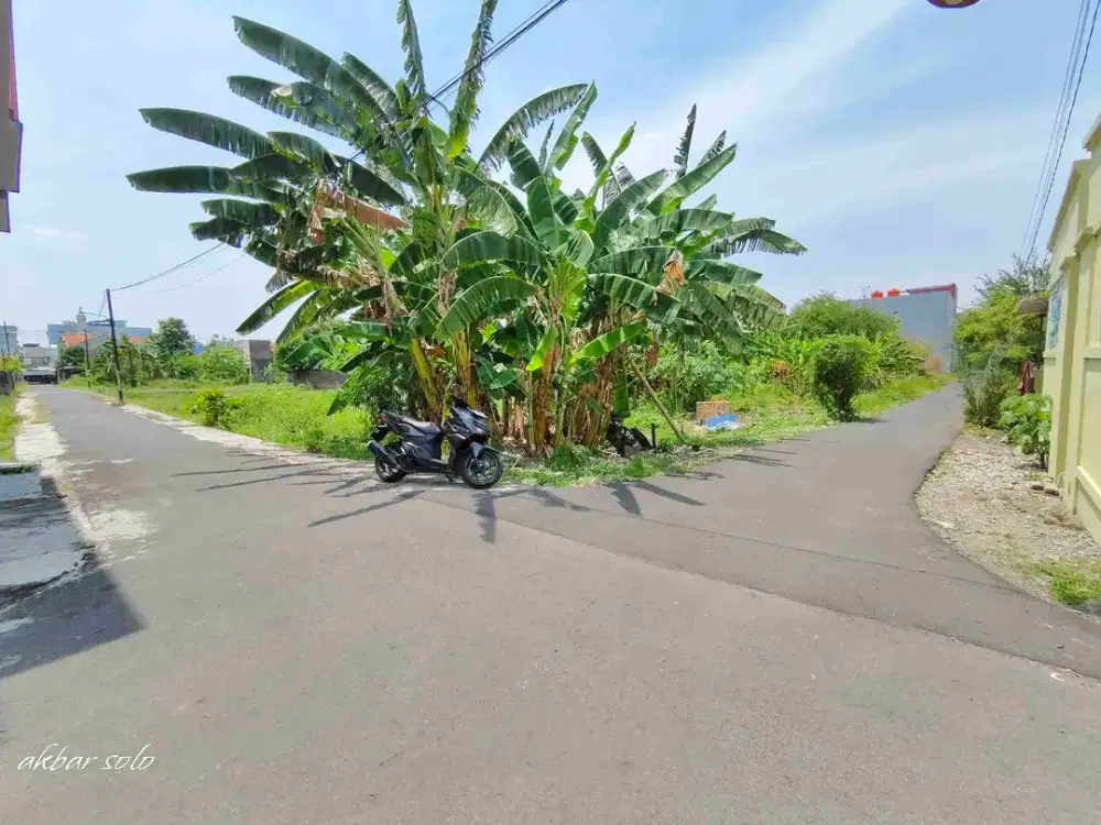 dijual tanah 2 muka area kampus ums solo